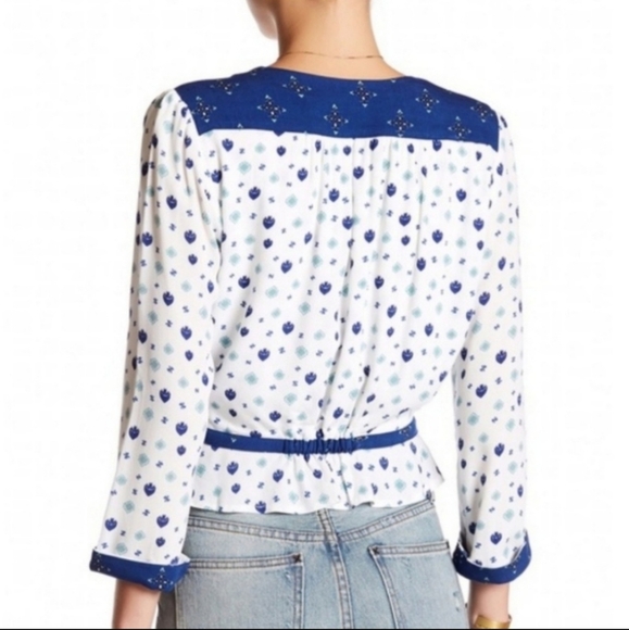 Free People Top Half Wrap V-Neck Long Sleeve Cinched Waist Ivory Blue M NWT - Picture 6 of 8